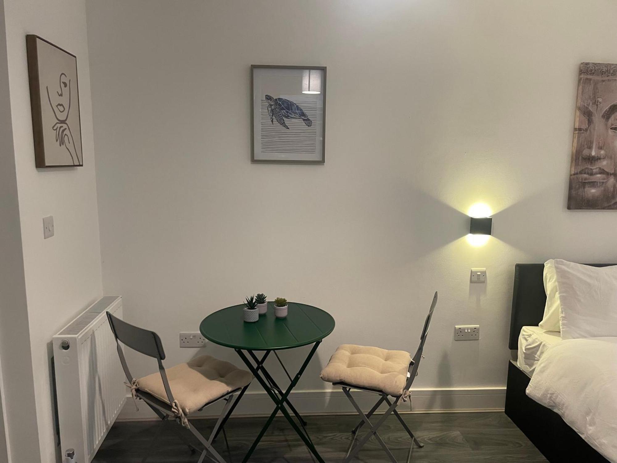 Amazing Studios 2 - East London Apartment